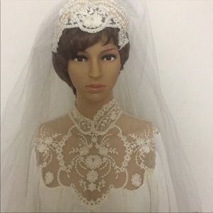 Vintage lace wedding gown with long  sheer veil S